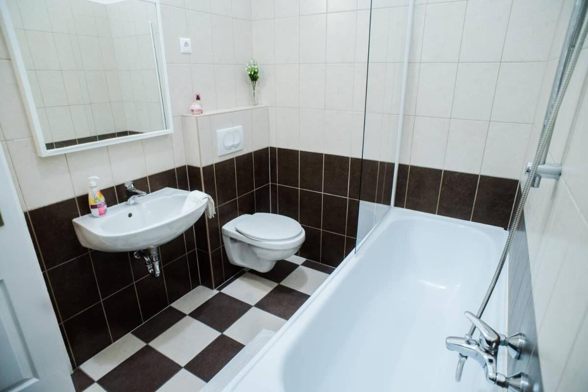Very Central Spacious Ac Apartment Budapeste Exterior foto
